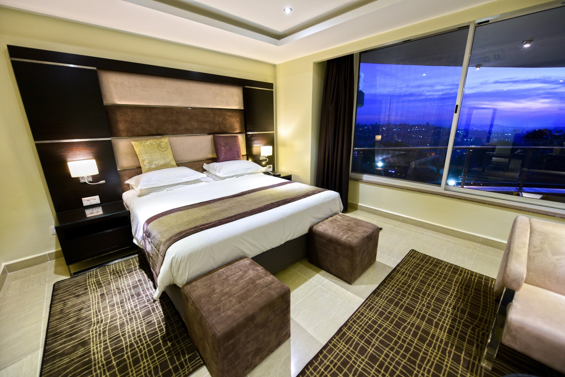 Standard Room with Queen bed