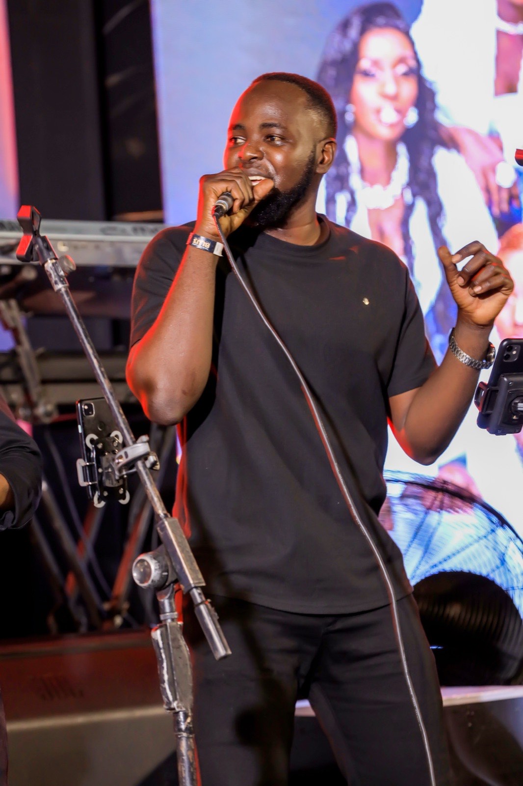 BLU3 performing with the live band at The Skyz Exclusive